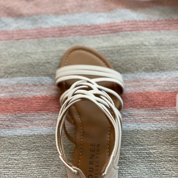 New Never Worn Journee Collection Hanni White Gladiator Sandals Size 7.5 - Picture 4 of 13